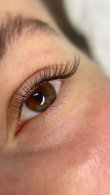 Classic Set natural lash extensions close-up
